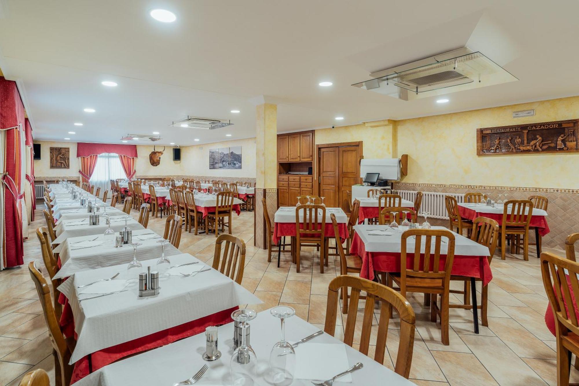 Hotel Restaurante Cazador Pereiro Exterior photo